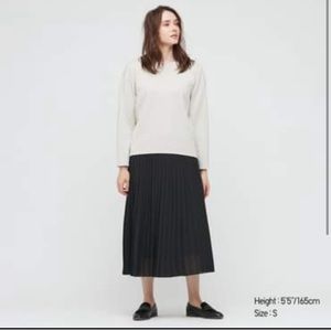 NWT Uniqlo Pleated Midi Skirt